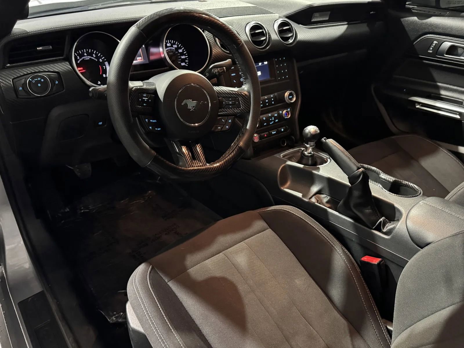 Used 2022 Ford Mustang EcoBoost image 9