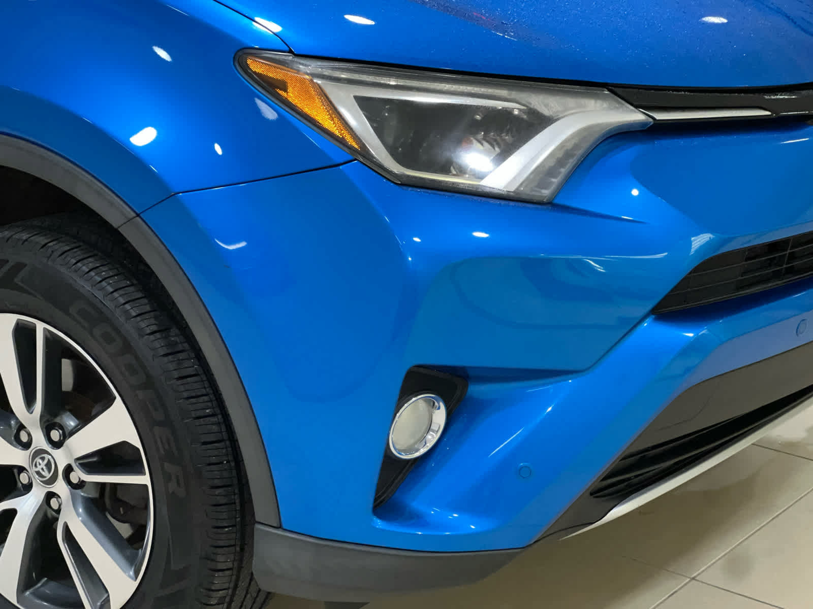 Used 2016 Toyota RAV4 XLE w/ Convenience Package AWD/4WD image 2