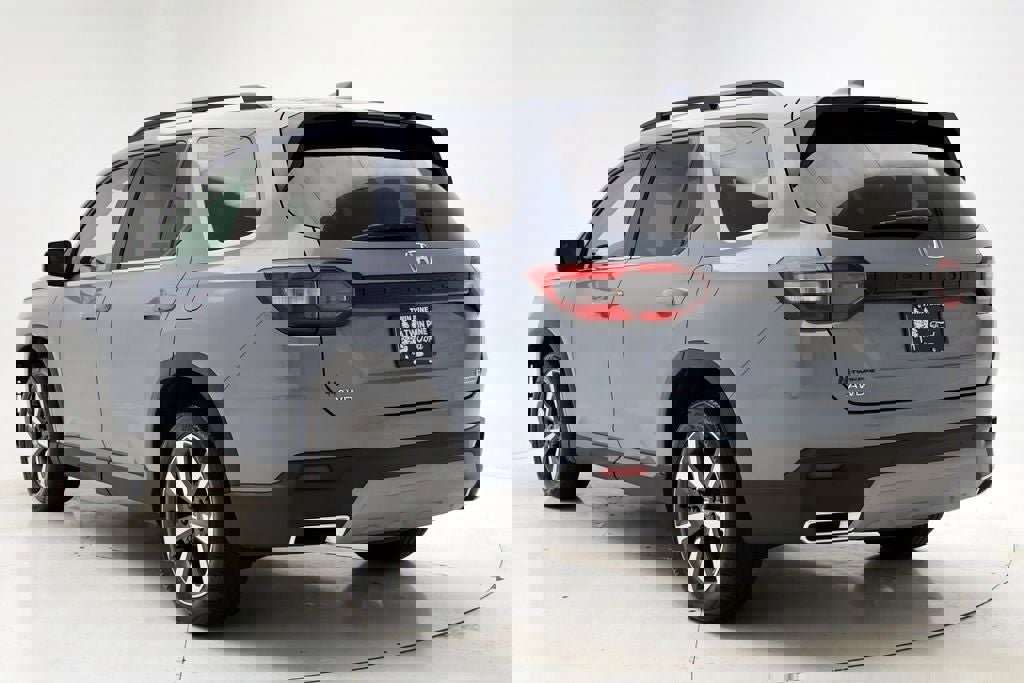 Used 2025 Honda Pilot Touring image 6