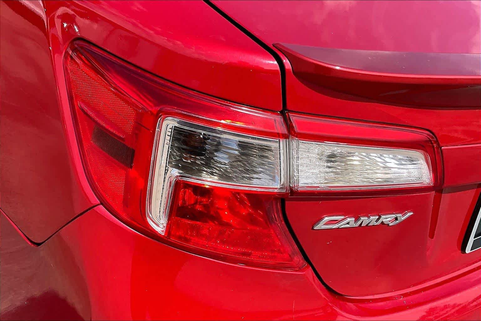 Used 2014 Toyota Camry SE FWD image 28