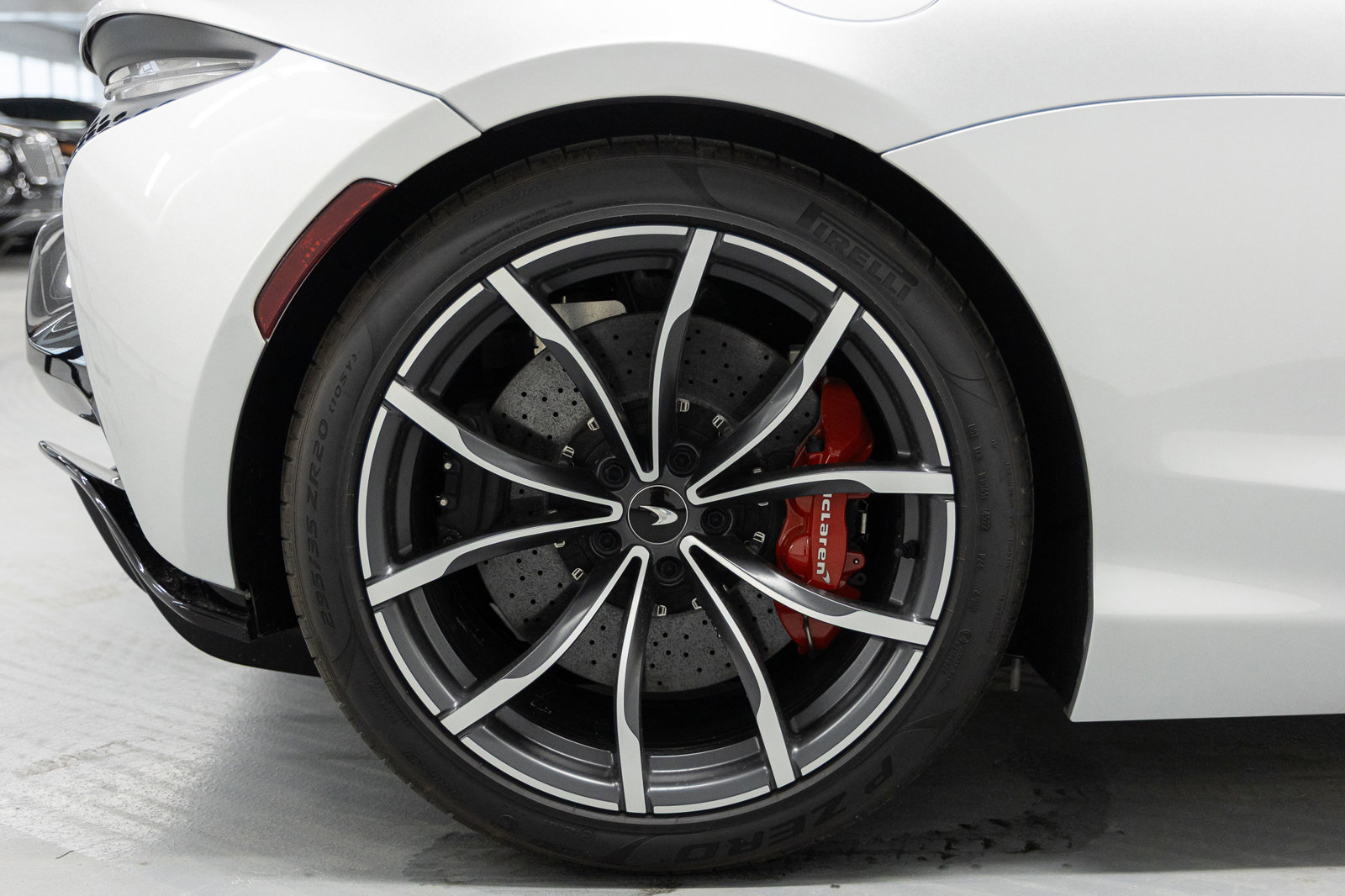 Used 2023 McLaren Artura image 17