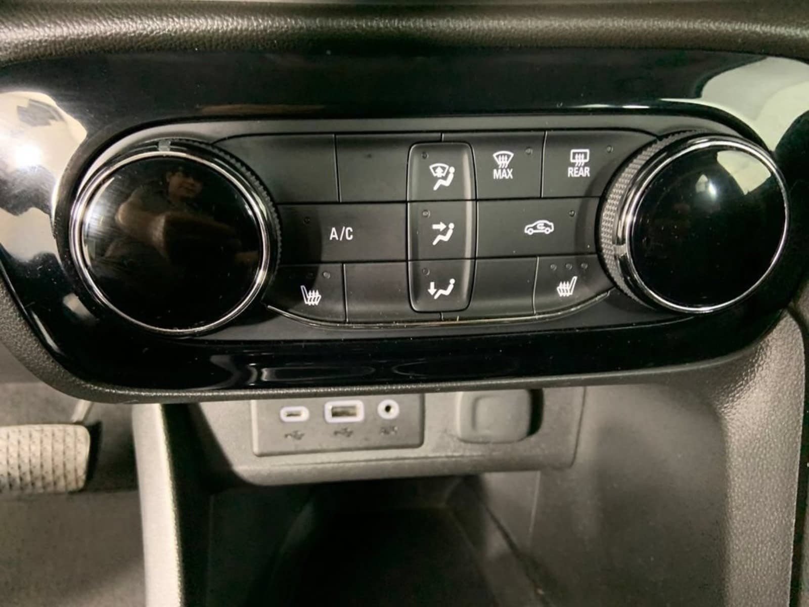 Used 2021 Buick Encore GX Preferred w/ Cold Weather Comfort Package FWD image 23