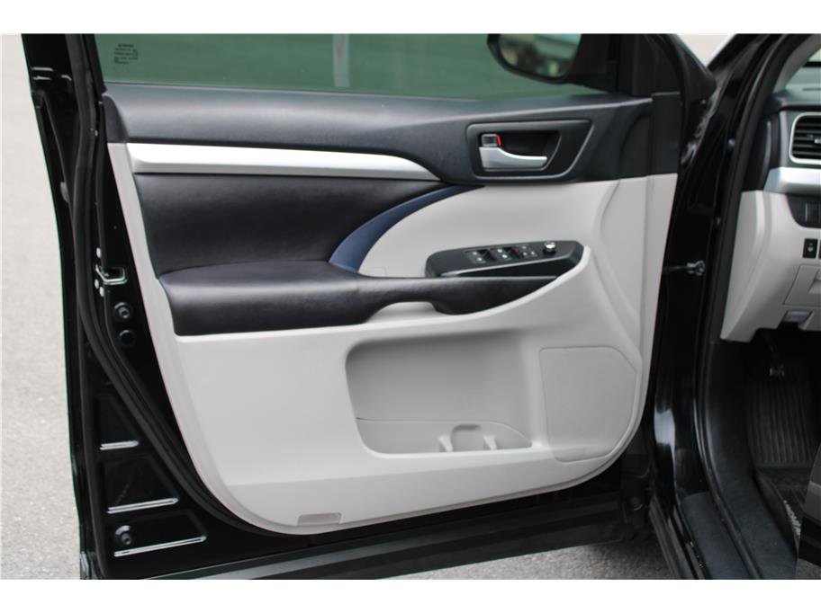 Used 2016 Toyota Highlander XLE image 7