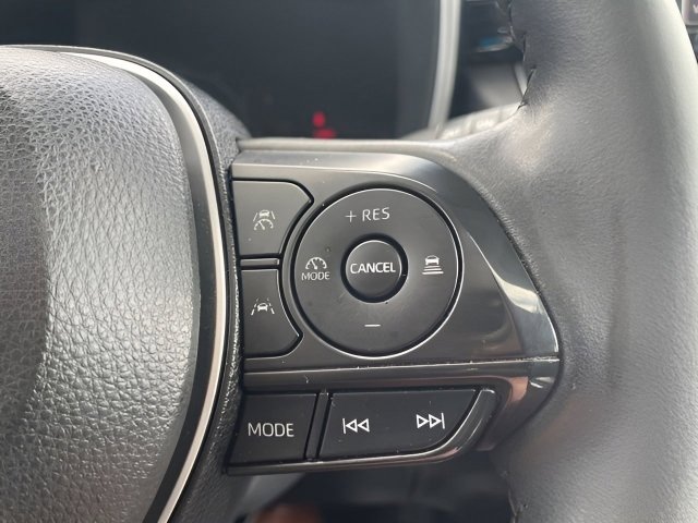 Used 2023 Toyota Corolla Cross XLE w/ Convenience Package image 23