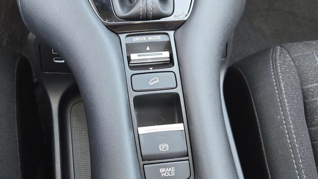 Used 2024 Honda HR-V LX image 25