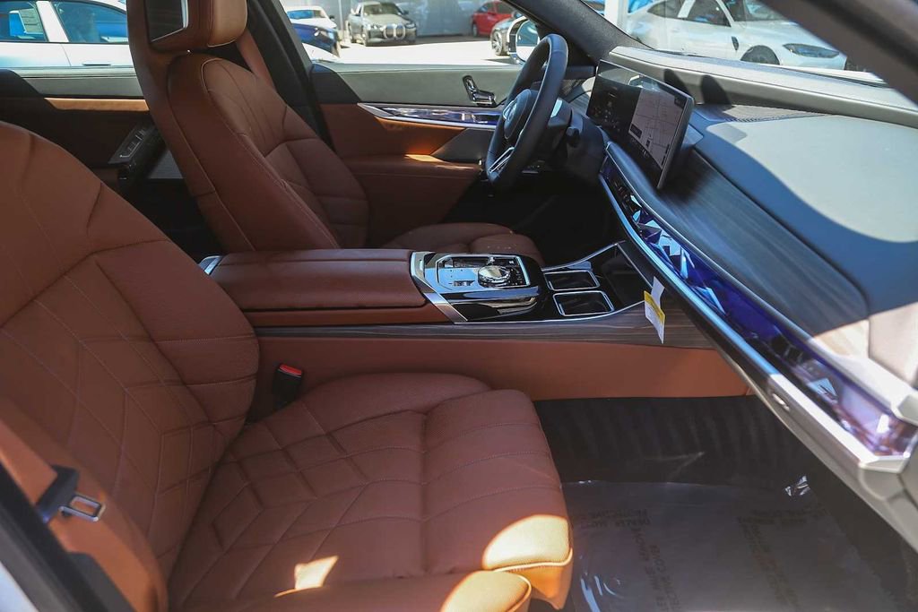 Used 2025 BMW i7 xDrive60 image 13