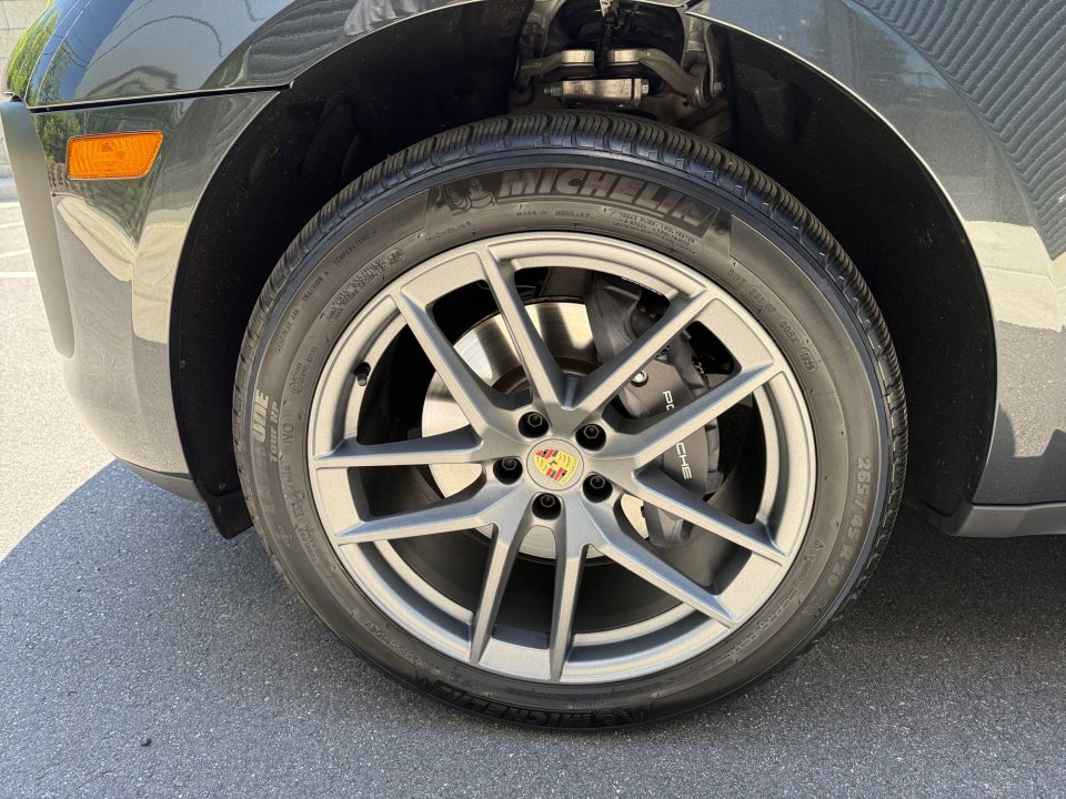 Certified 2026 Porsche Macan Turbo AWD/4WD image 11