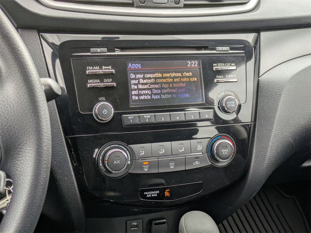 Used 2015 Nissan Rogue S image 22