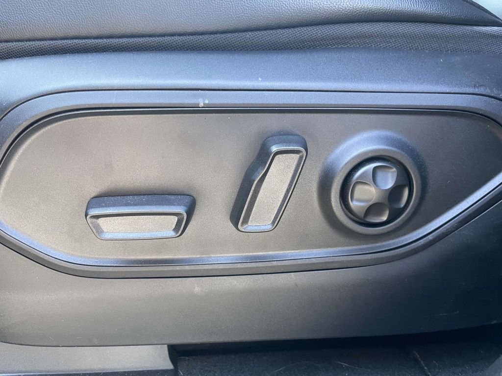 Certified 2025 Jeep Grand Cherokee Limited image 27