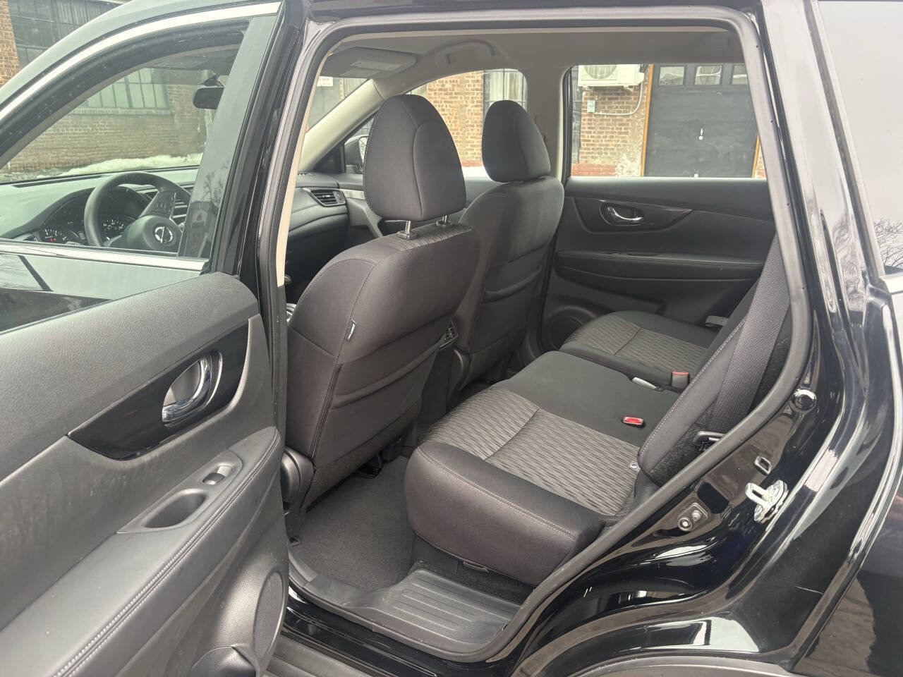 Used 2018 Nissan Rogue S image 16