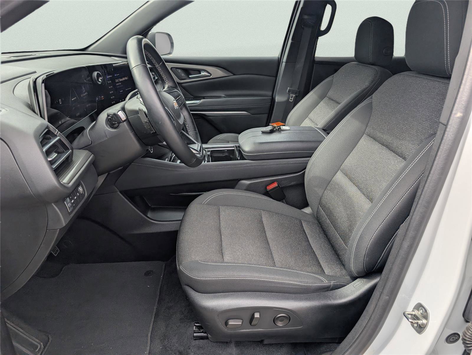 Used 2024 Chevrolet Traverse LT image 10