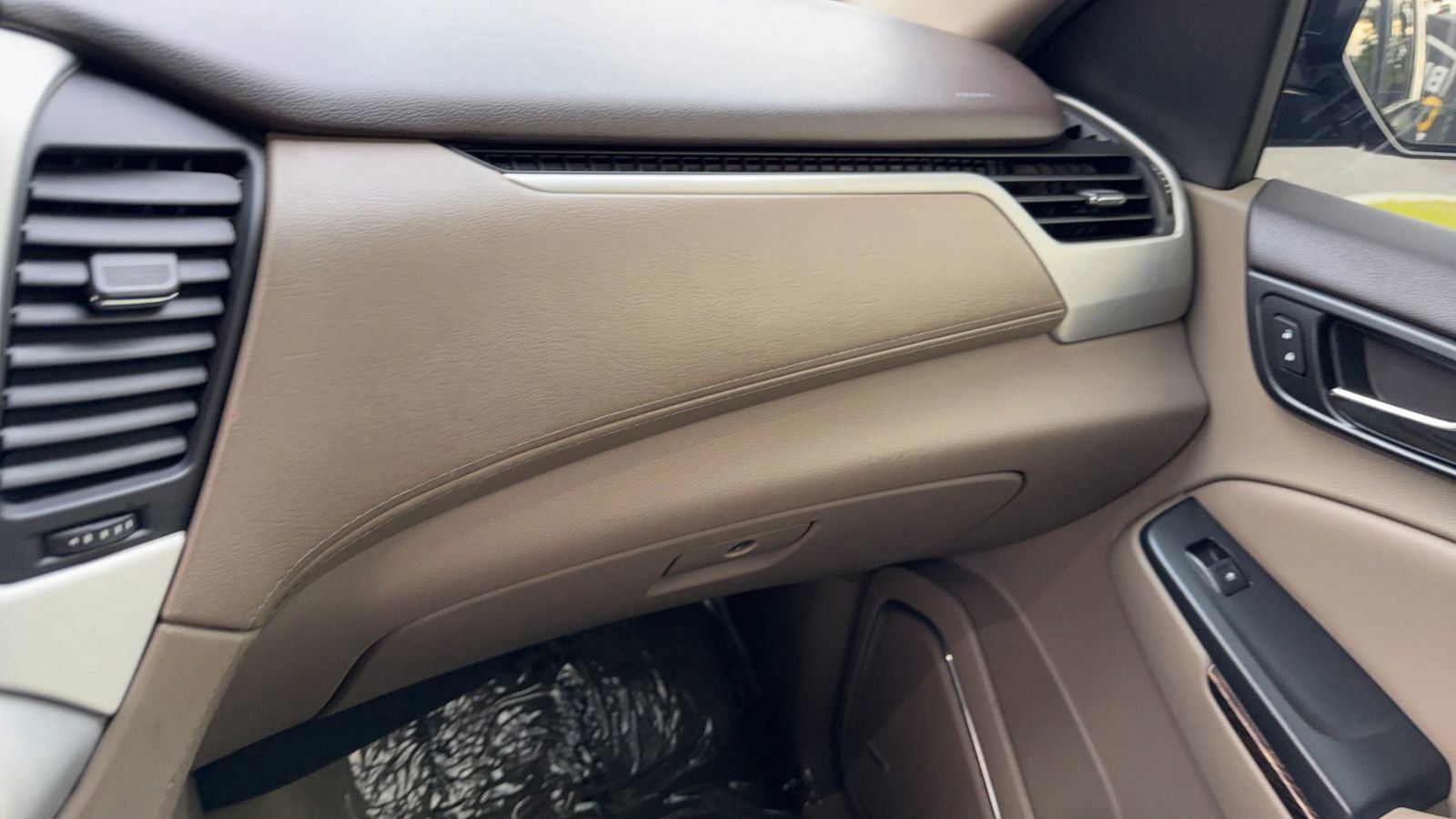 Used 2016 GMC Yukon XL SLT image 26