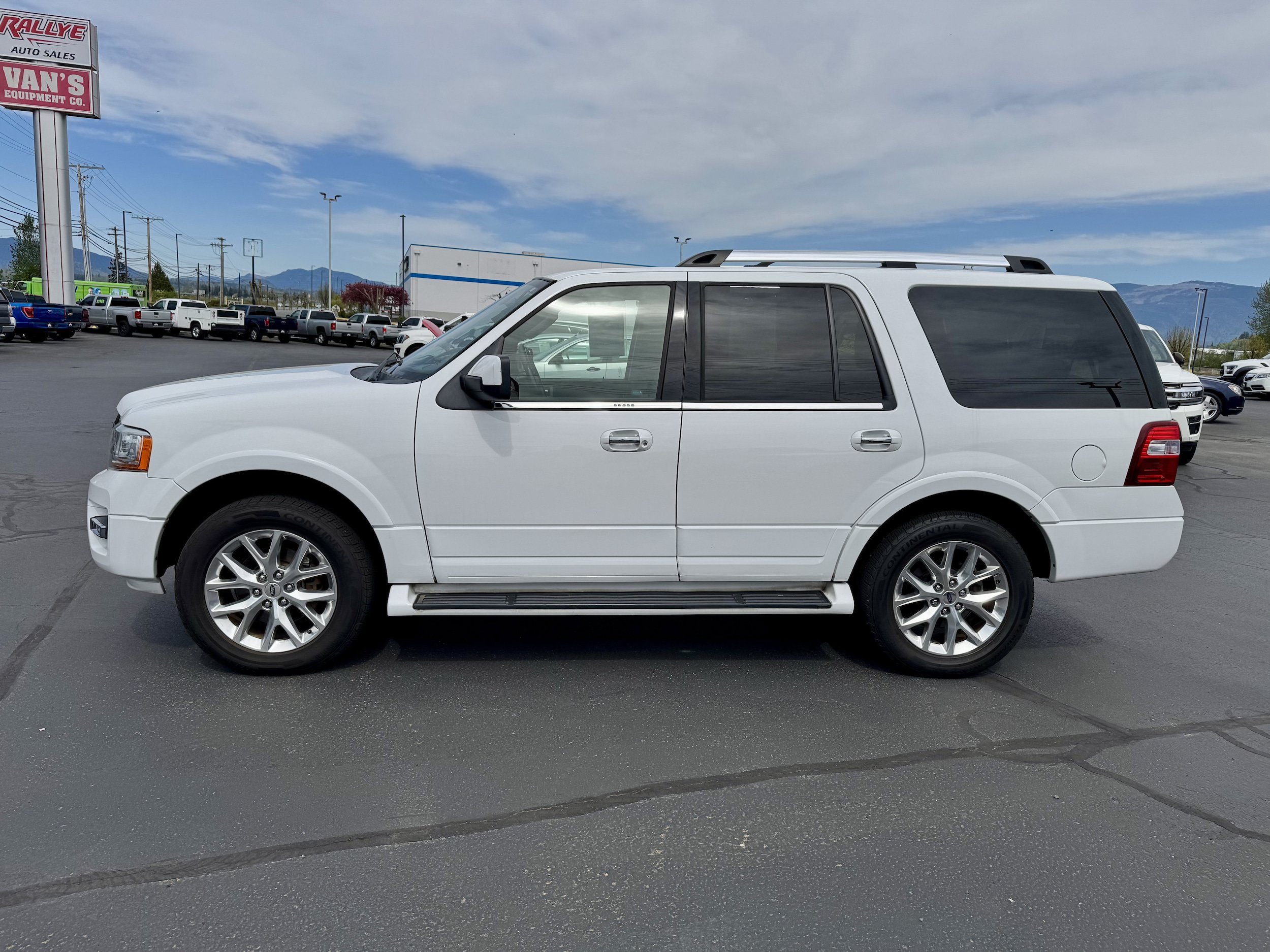 Used 2017 Ford Expedition Limited AWD/4WD image 7