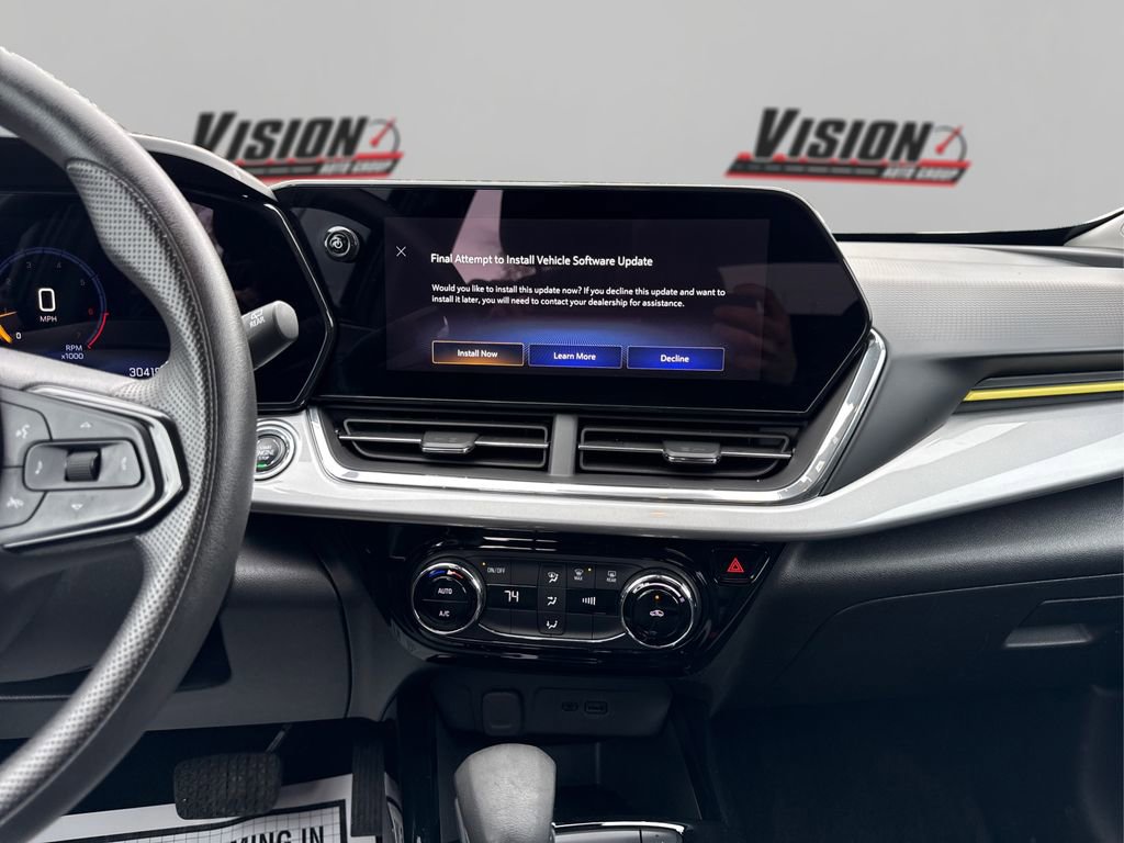 Used 2024 Chevrolet Trax LT image 17