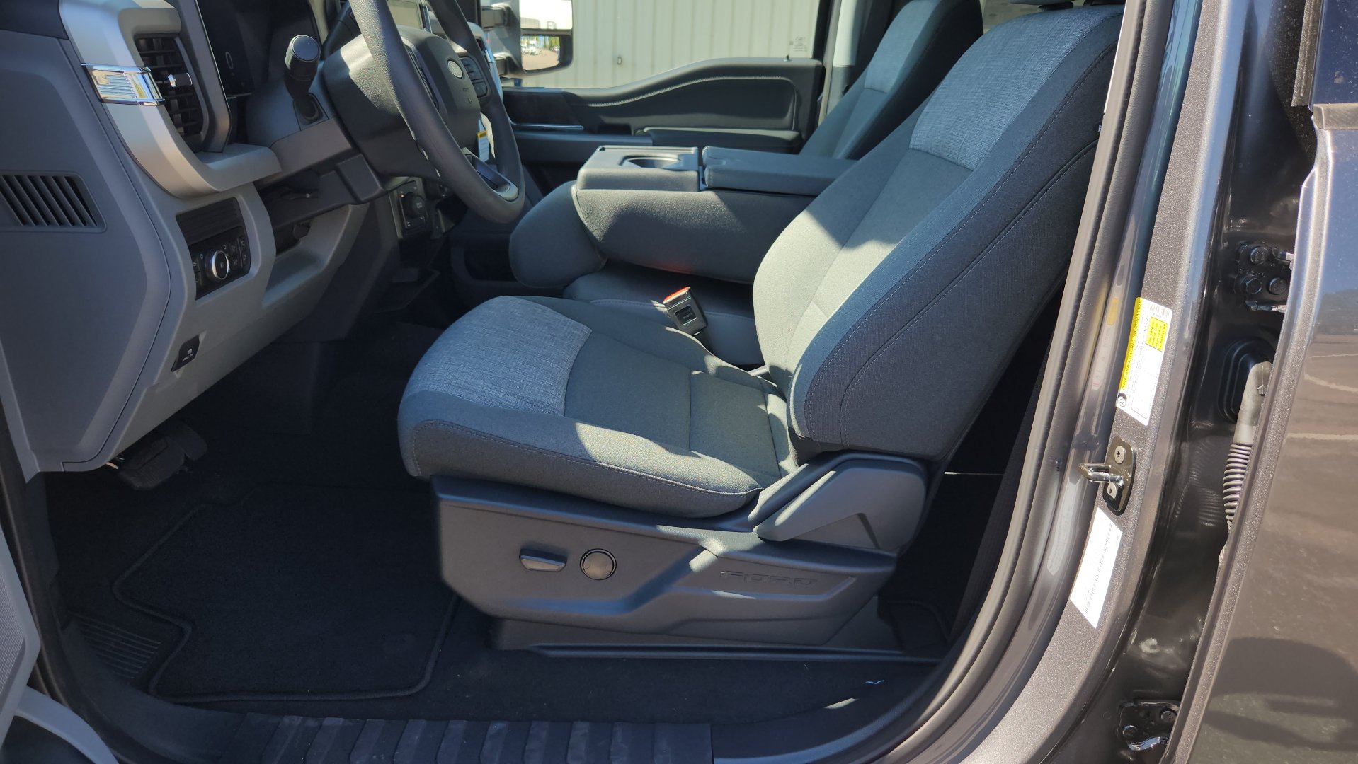New 2027 Ford F350 XLT w/ XLT Premium Package AWD/4WD image 13