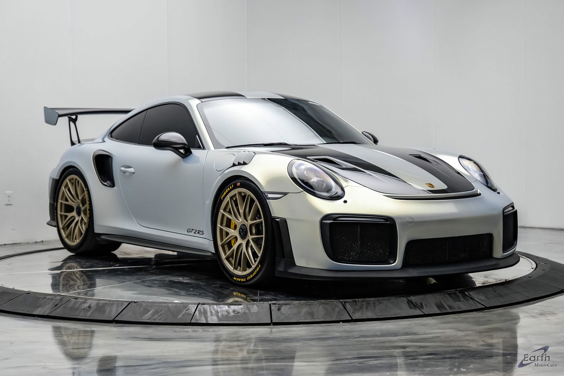 Used 2018 Porsche 911 GT2 RS w/ Weissach Package RWD image 28
