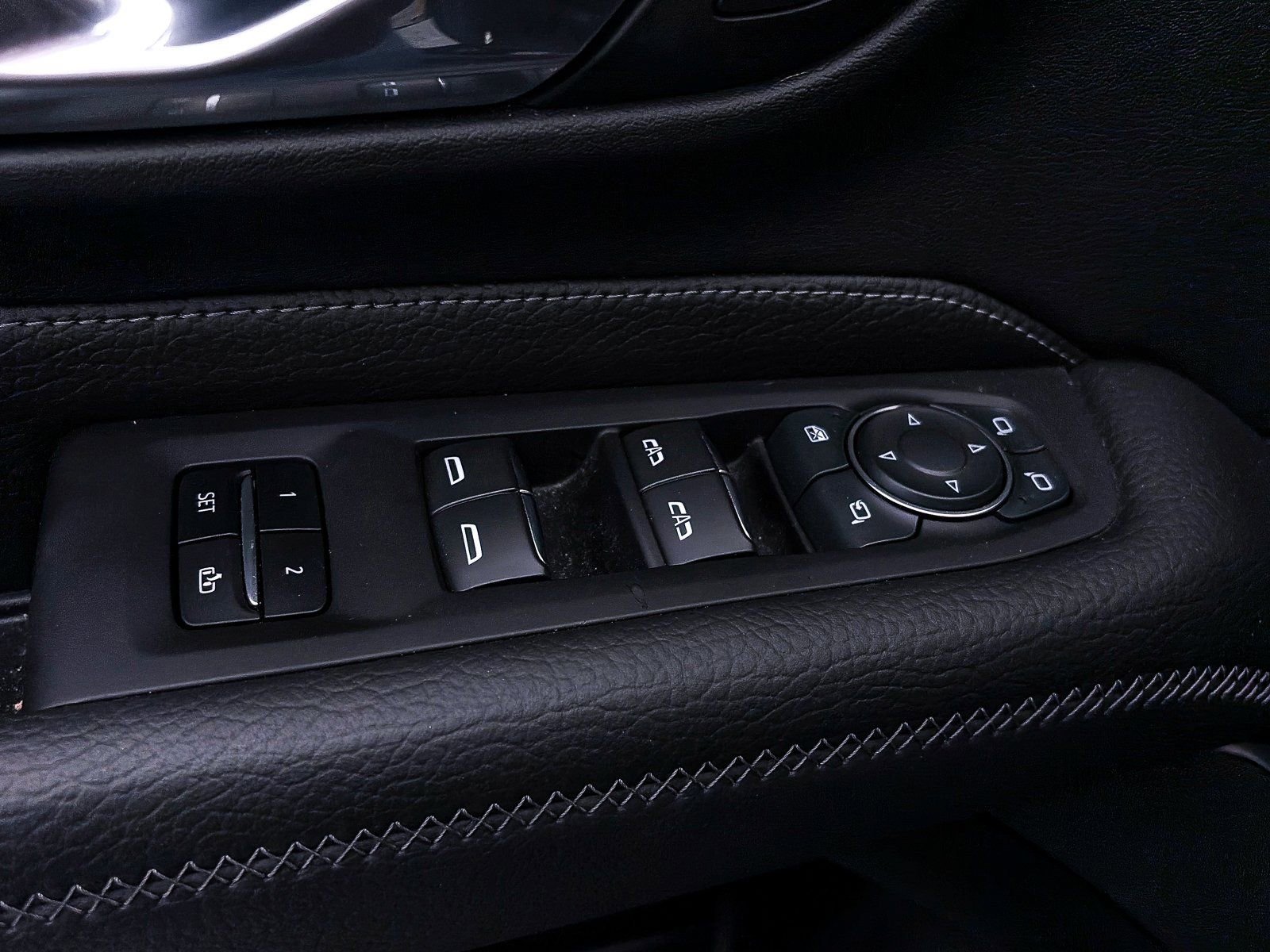 Used 2024 GMC Yukon Denali image 32