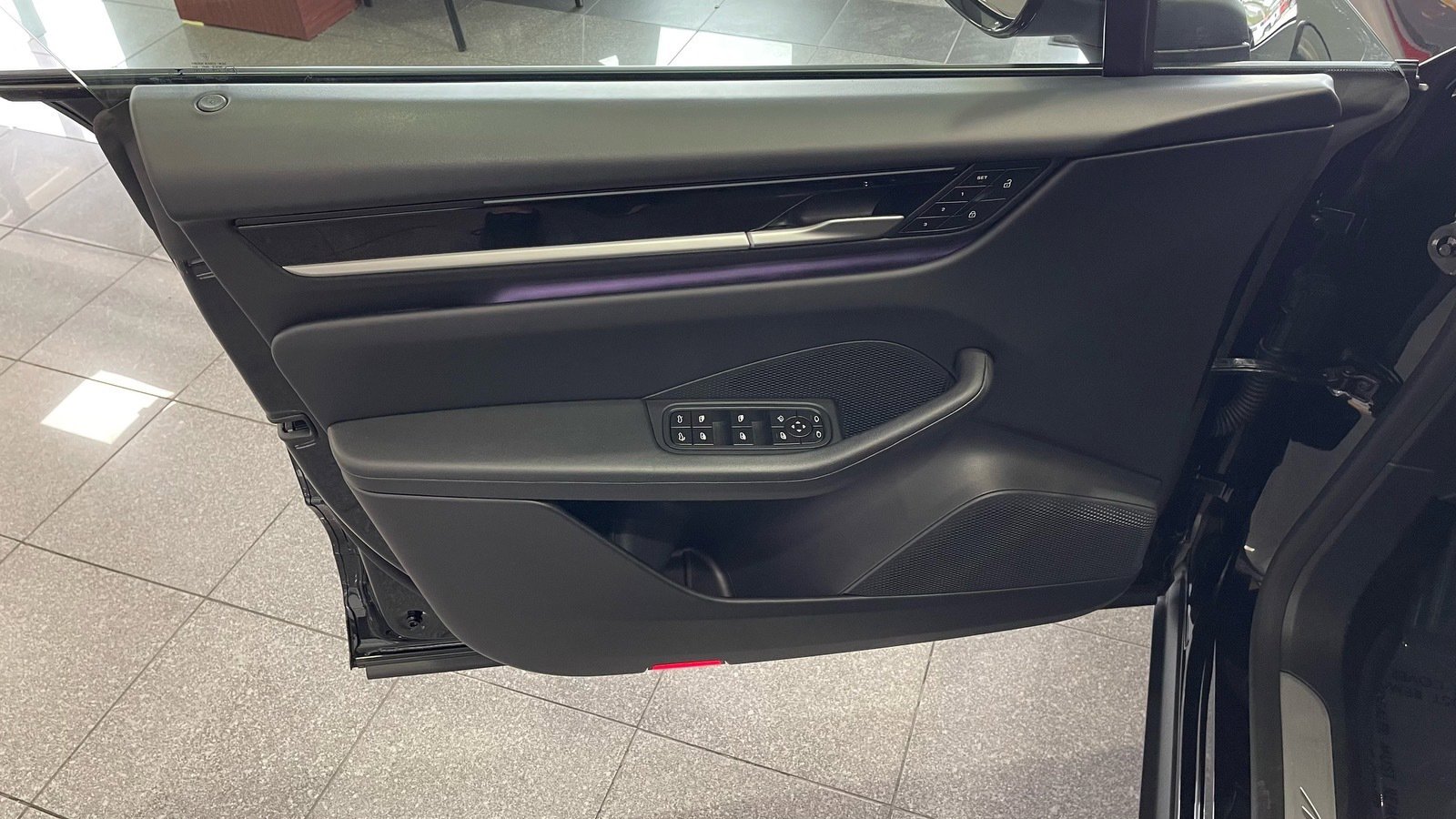 Used 2025 Porsche Macan Electric image 25