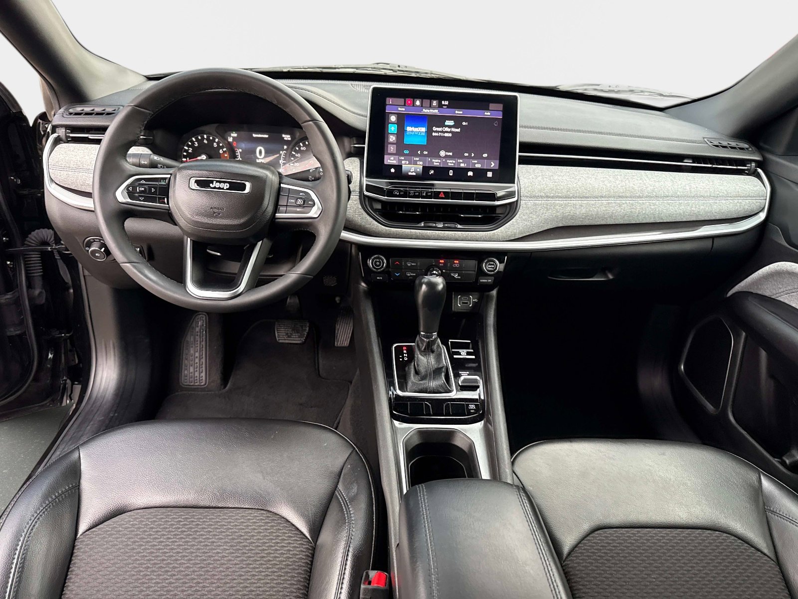 Used 2023 Jeep Compass Latitude image 17