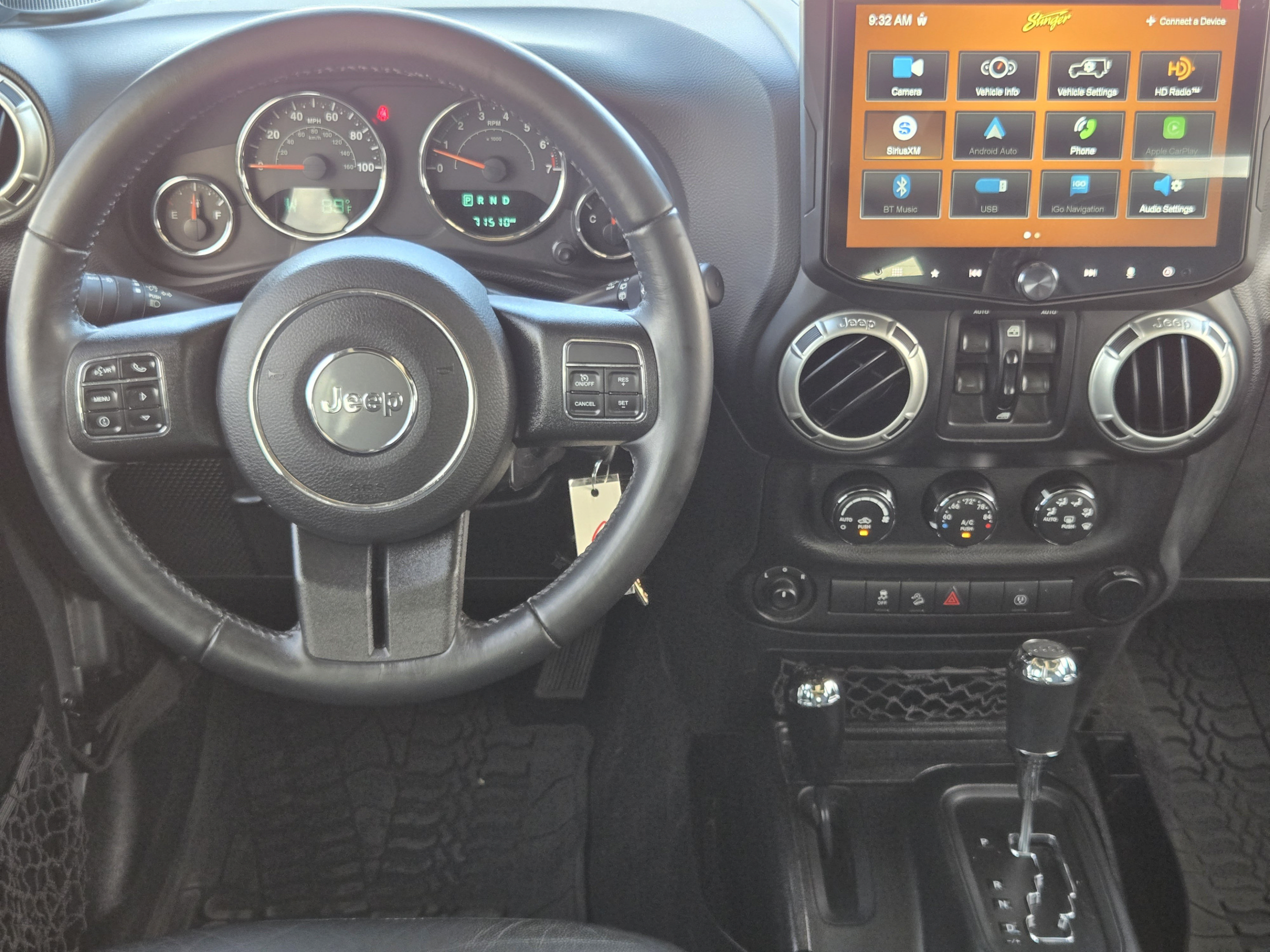 Used 2017 Jeep Wrangler Unlimited Sahara w/ Connectivity Group AWD/4WD image 22
