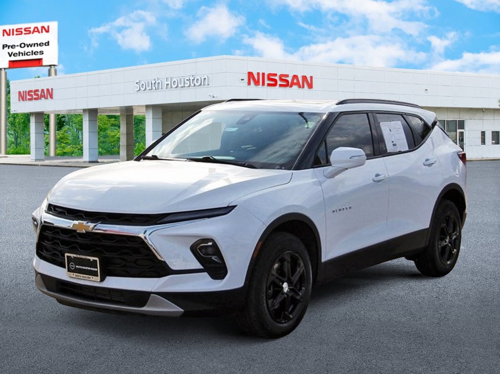 Used 2023 Chevrolet Blazer LT image 2