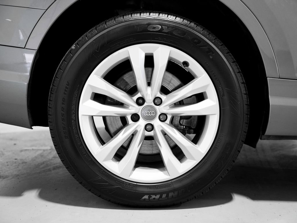 Used 2017 Audi Q7 3.0T Premium Plus w/ Premium Plus Package image 39