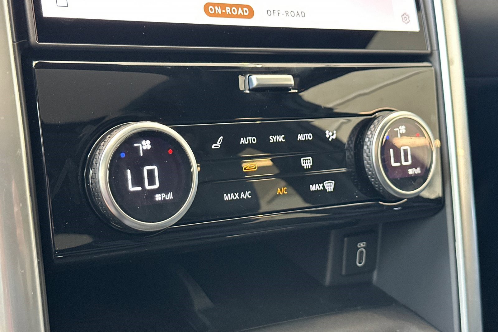 New 2026 Land Rover Discovery S image 22