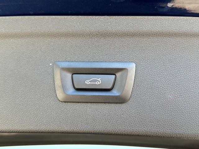 Used 2026 BMW iX xDrive45 w/ Premium Package image 17