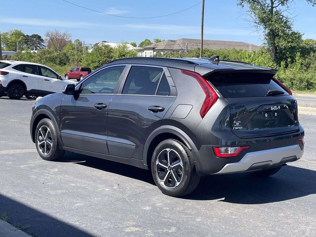 Used 2025 Kia Niro EX image 5