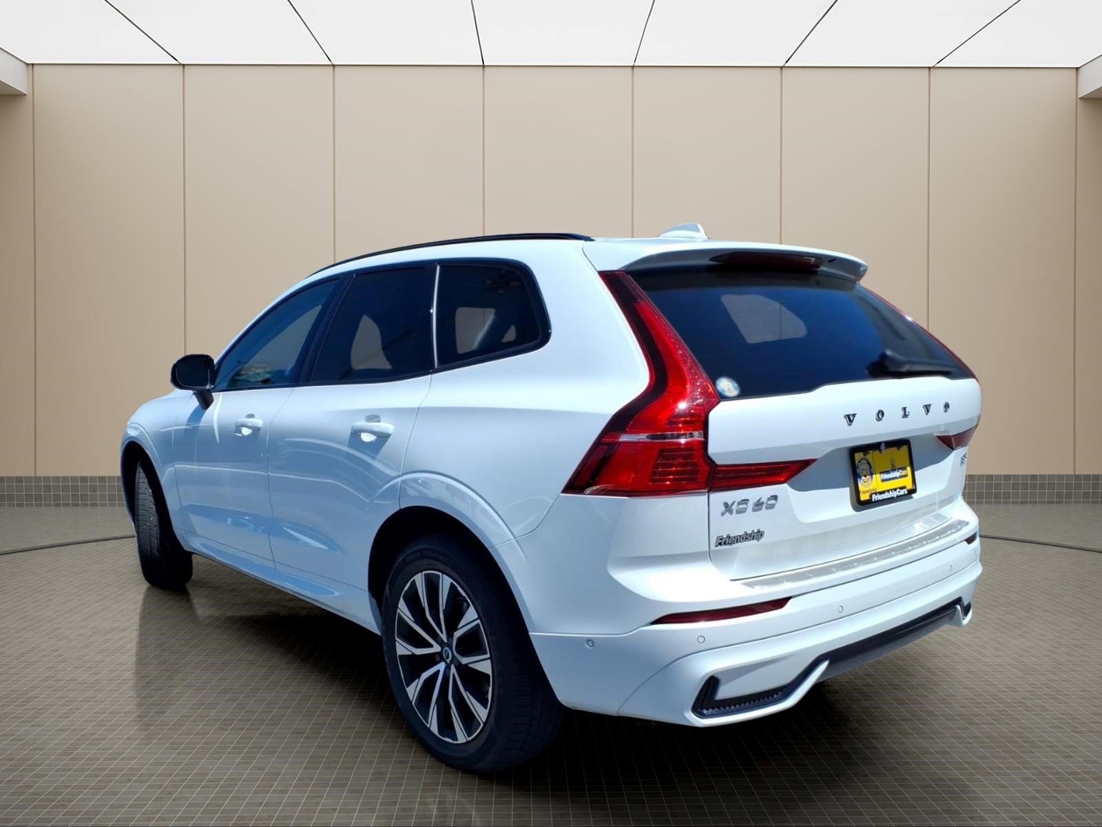 Used 2024 Volvo XC60 B5 Plus w/ Protection Package Premier AWD/4WD image 14