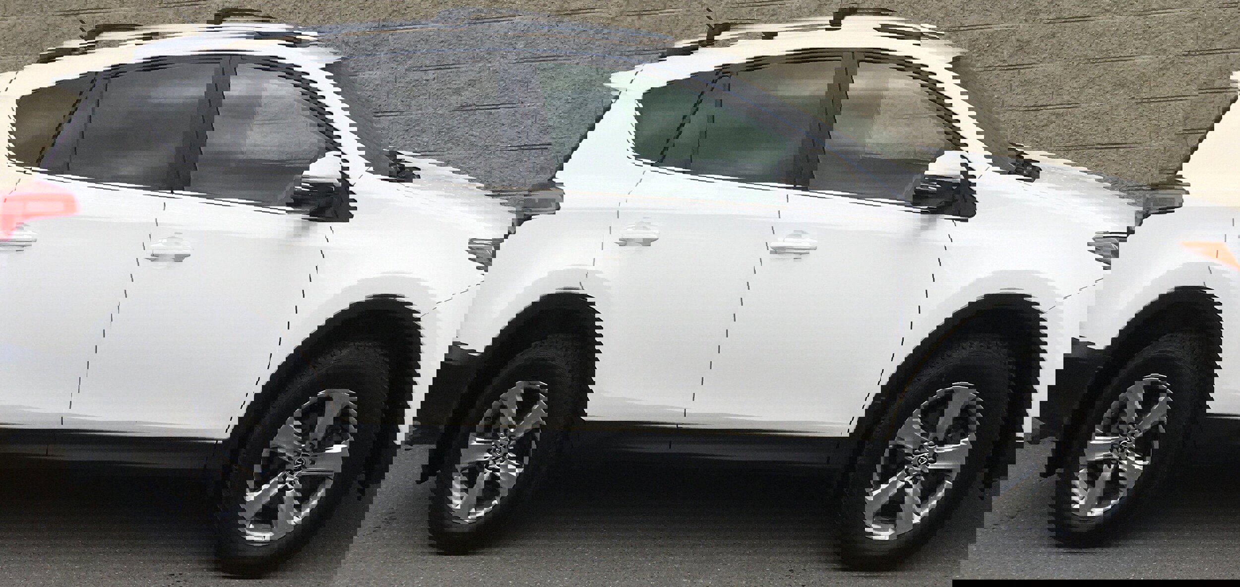 Used 2015 Toyota RAV4 XLE image 3