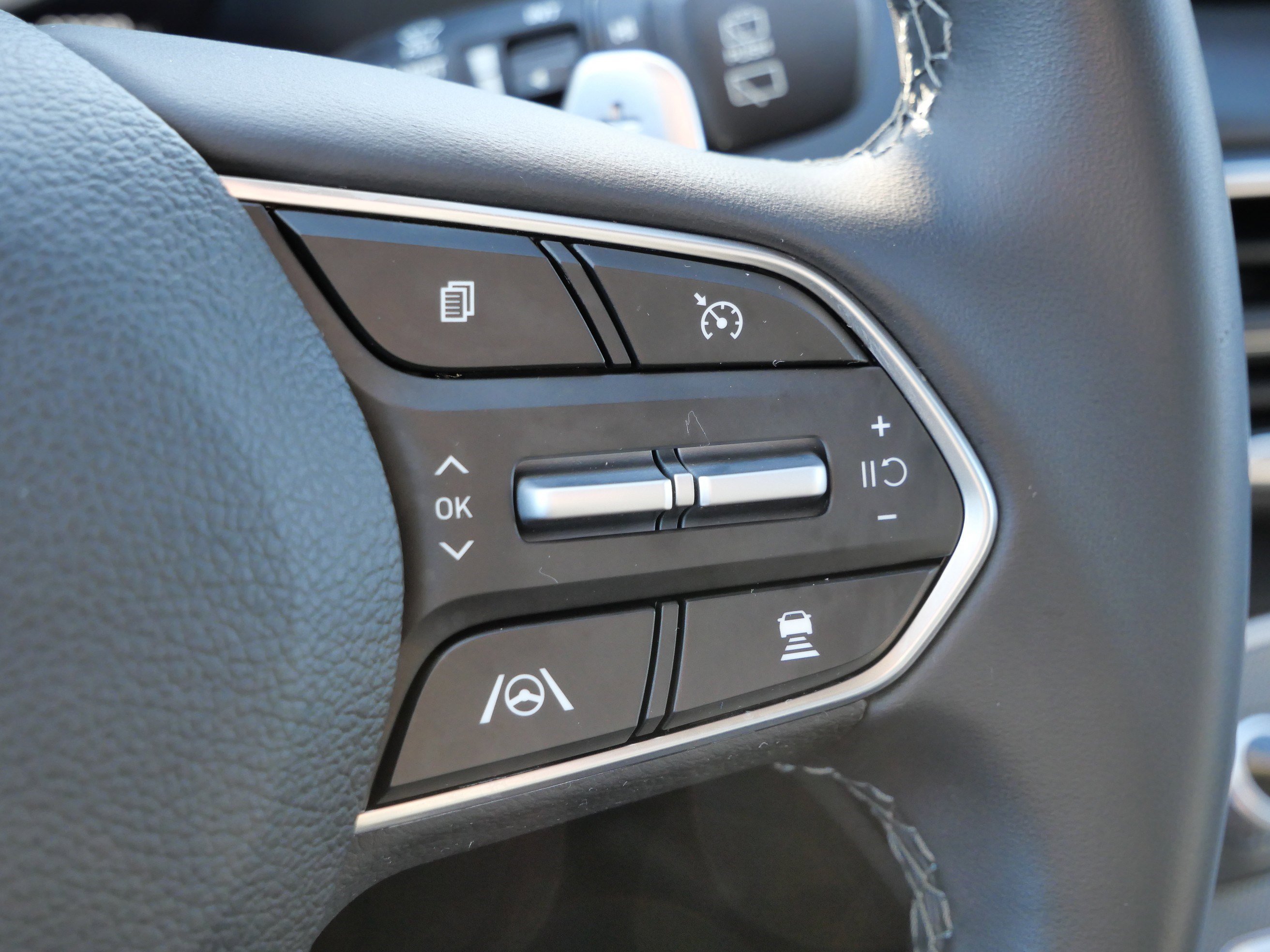 Certified 2023 Hyundai Santa Fe SEL w/ Premium Package image 32