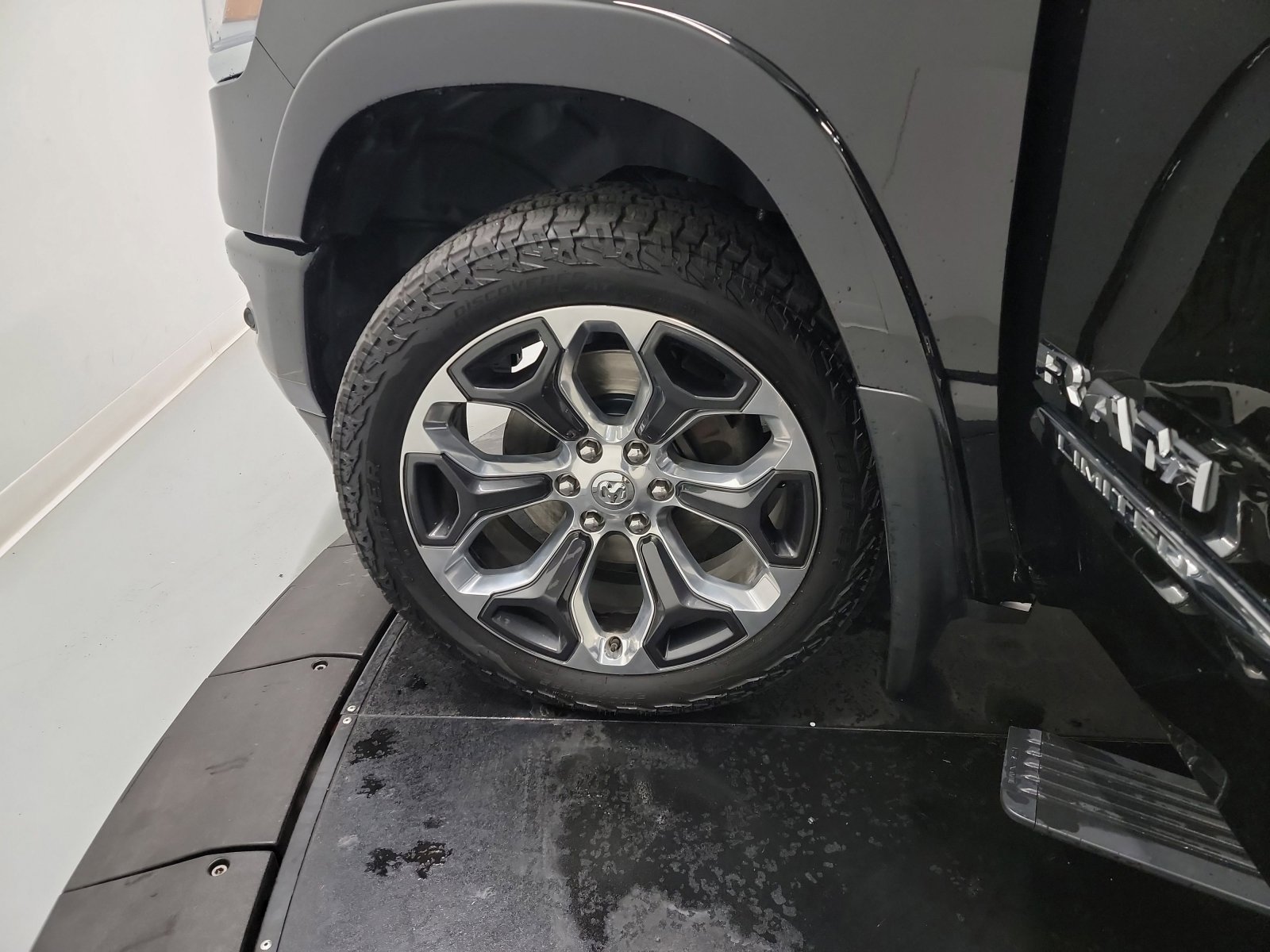 Used 2019 RAM 1500 Limited image 29