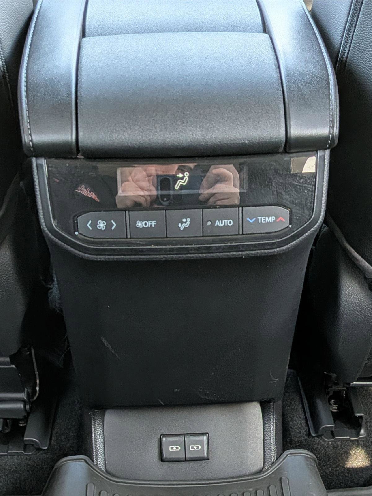 Used 2022 Toyota Highlander XLE AWD/4WD image 21