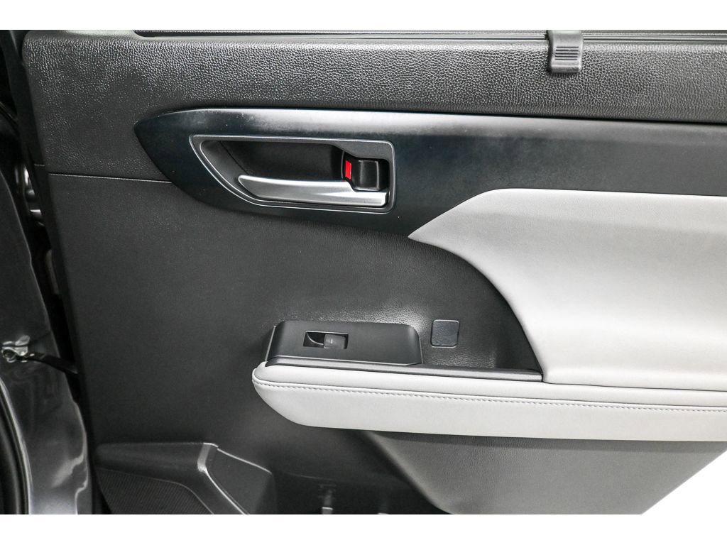 Used 2023 Toyota Highlander XLE image 20