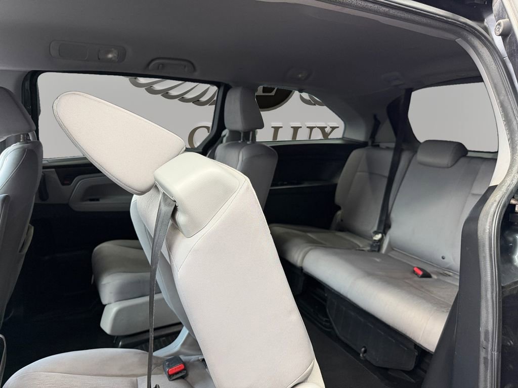 Used 2018 Honda Odyssey LX image 13
