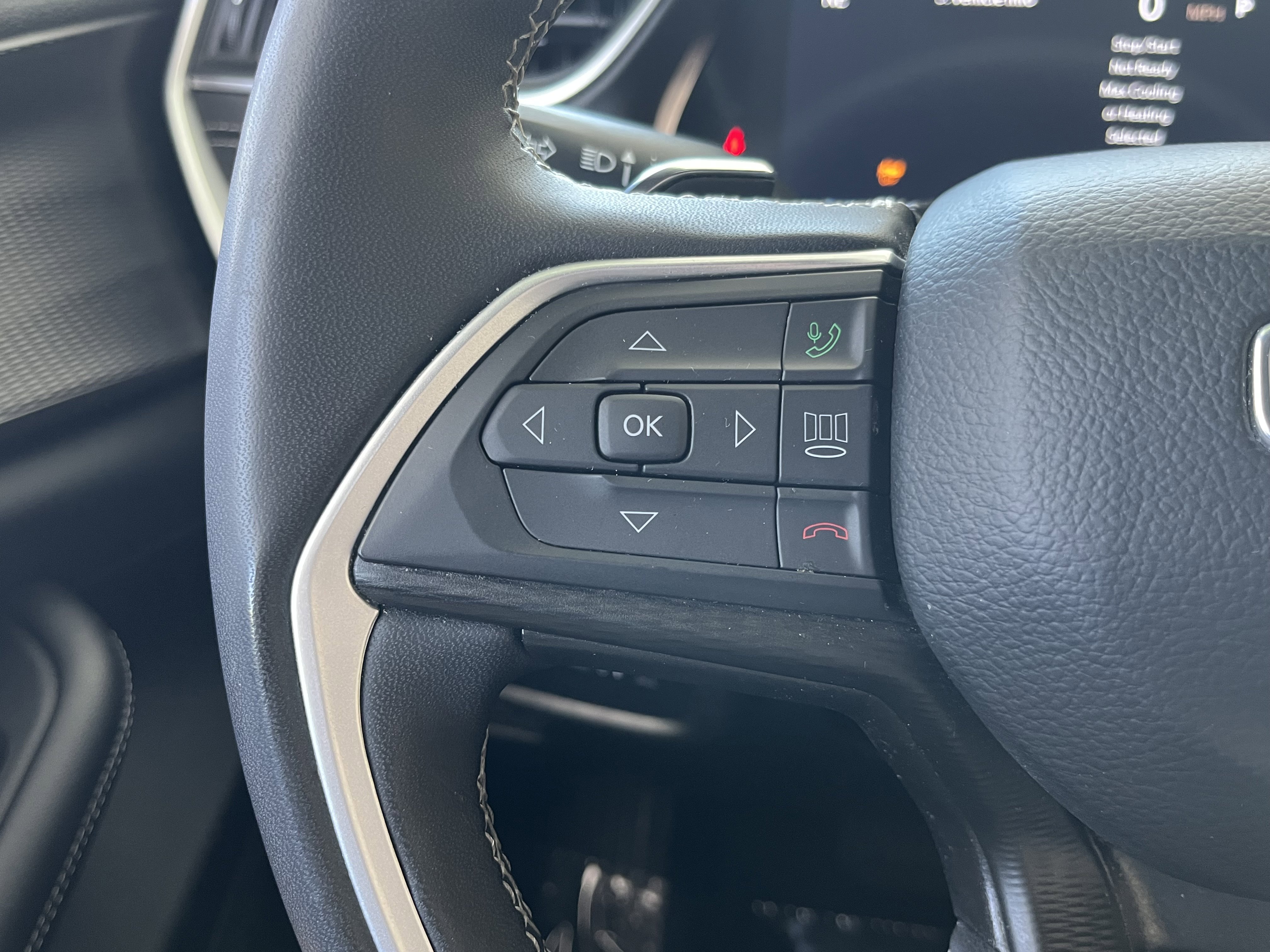 Used 2024 Jeep Grand Cherokee Altitude image 23