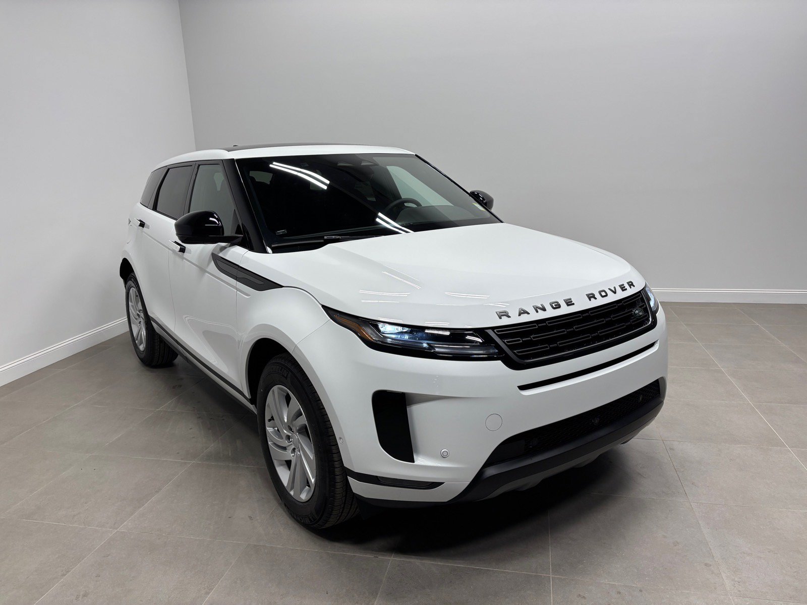 New 2026 Land Rover Range Rover Evoque S AWD/4WD image 4
