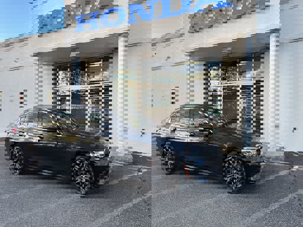 Used 2021 BMW 330e xDrive w/ Premium Package image 11