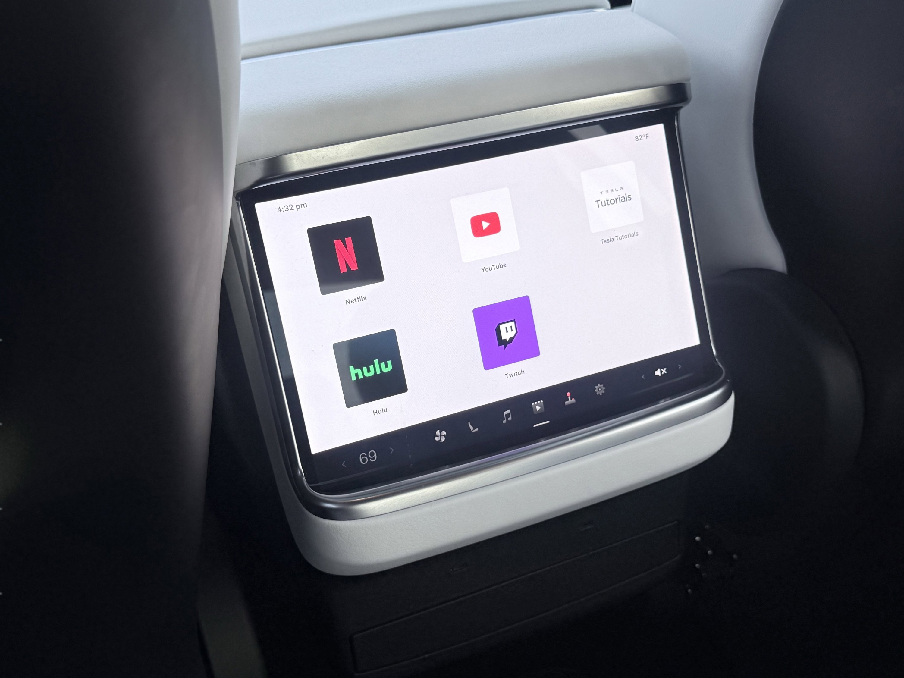 Used 2023 Tesla Model X image 42