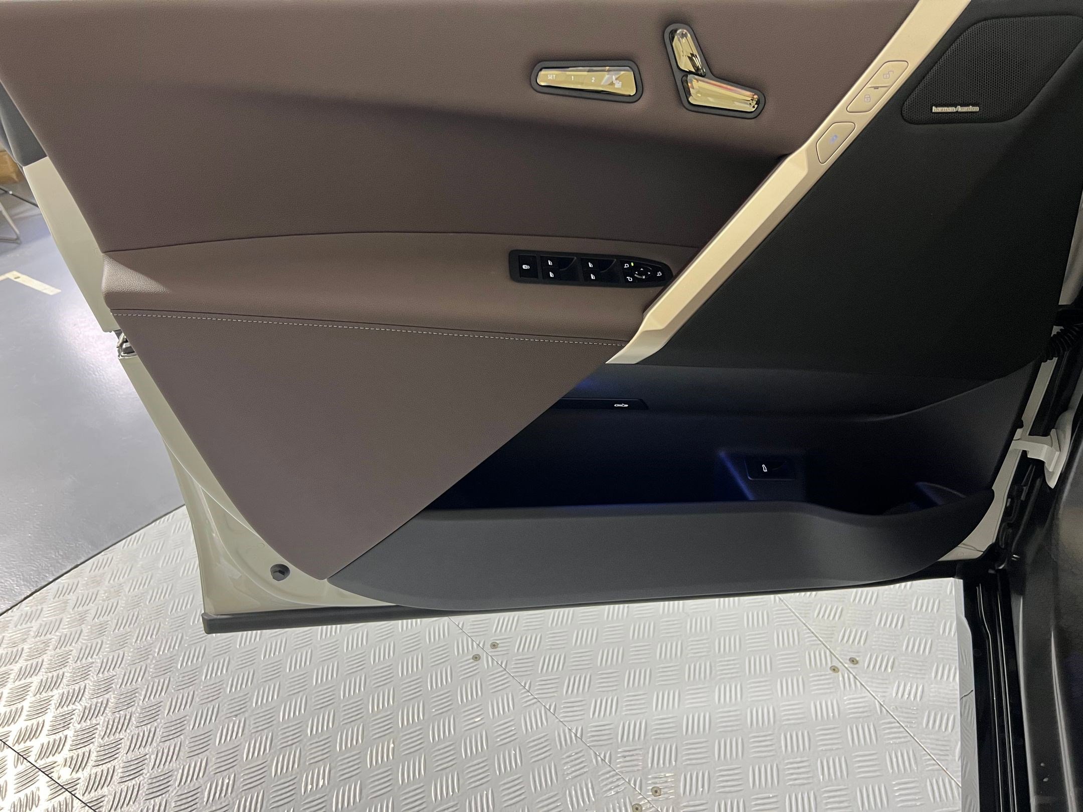 New 2026 BMW iX xDrive60 w/ Executive Package AWD/4WD image 22