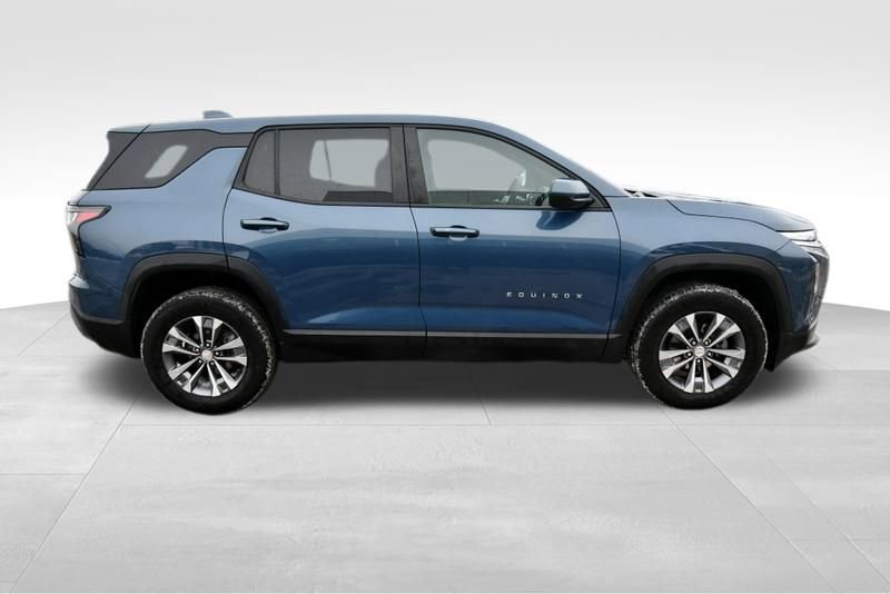 Used 2026 Chevrolet Equinox LT w/ Convenience Package II AWD/4WD image 9