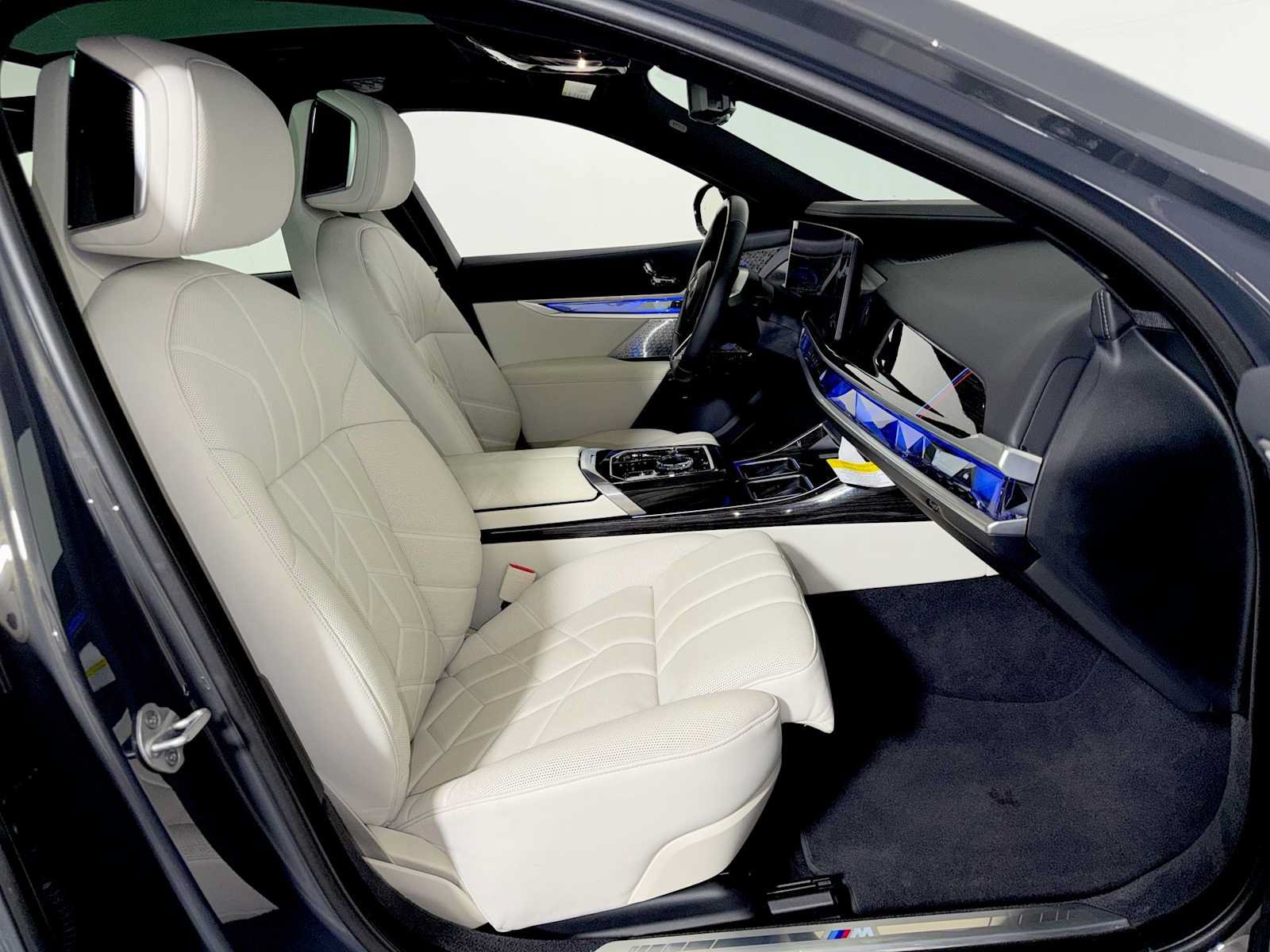 Used 2026 BMW i7 xDrive60 AWD/4WD image 24
