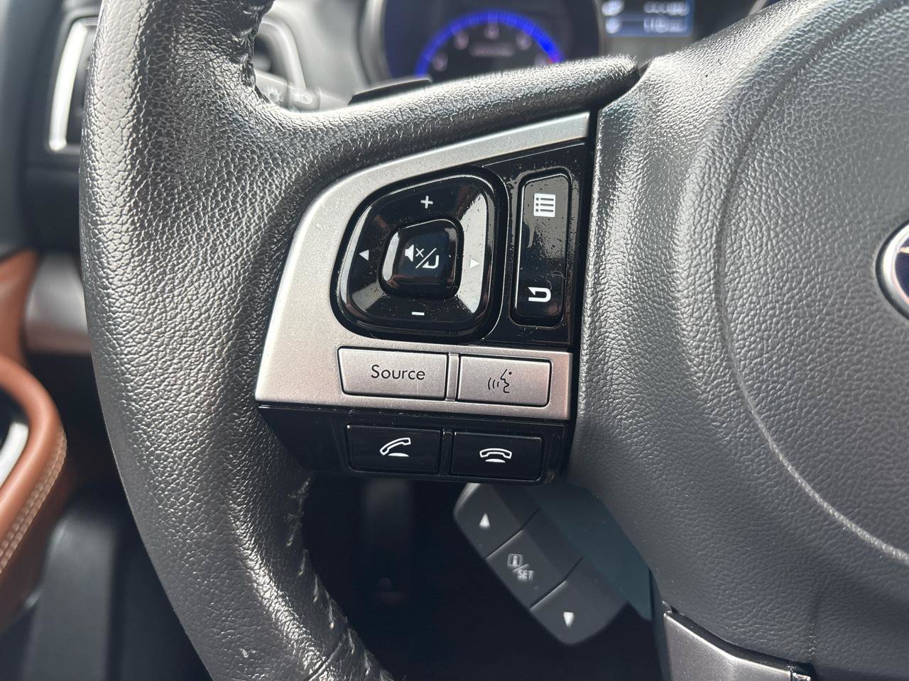 Used 2017 Subaru Outback 2.5i Touring AWD/4WD image 16