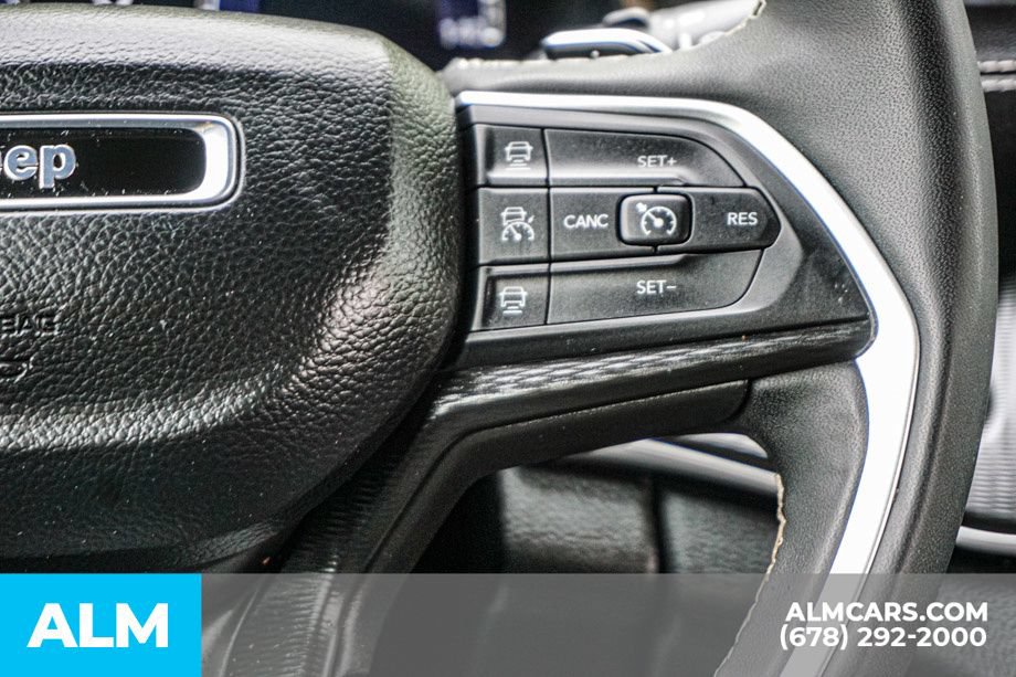 Used 2025 Jeep Grand Cherokee Altitude AWD/4WD image 28