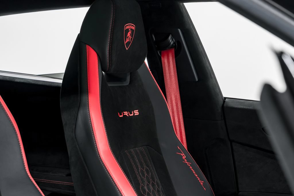 Used 2024 Lamborghini Urus Performante AWD/4WD image 40