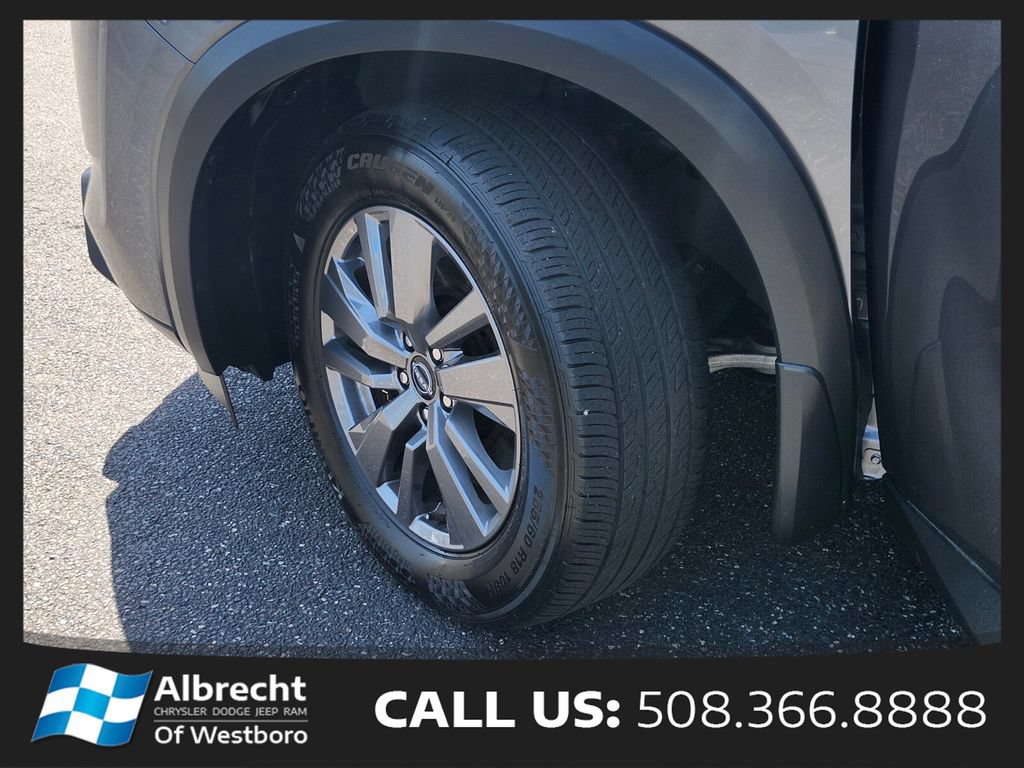 Used 2024 Nissan Pathfinder SV w/ SV Premium Package AWD/4WD image 37