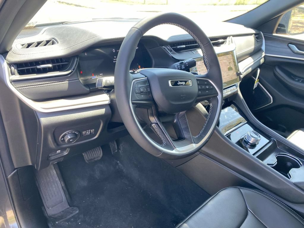 New 2026 Jeep Grand Cherokee L Limited w/ Luxury Tech Group II RWD image 40