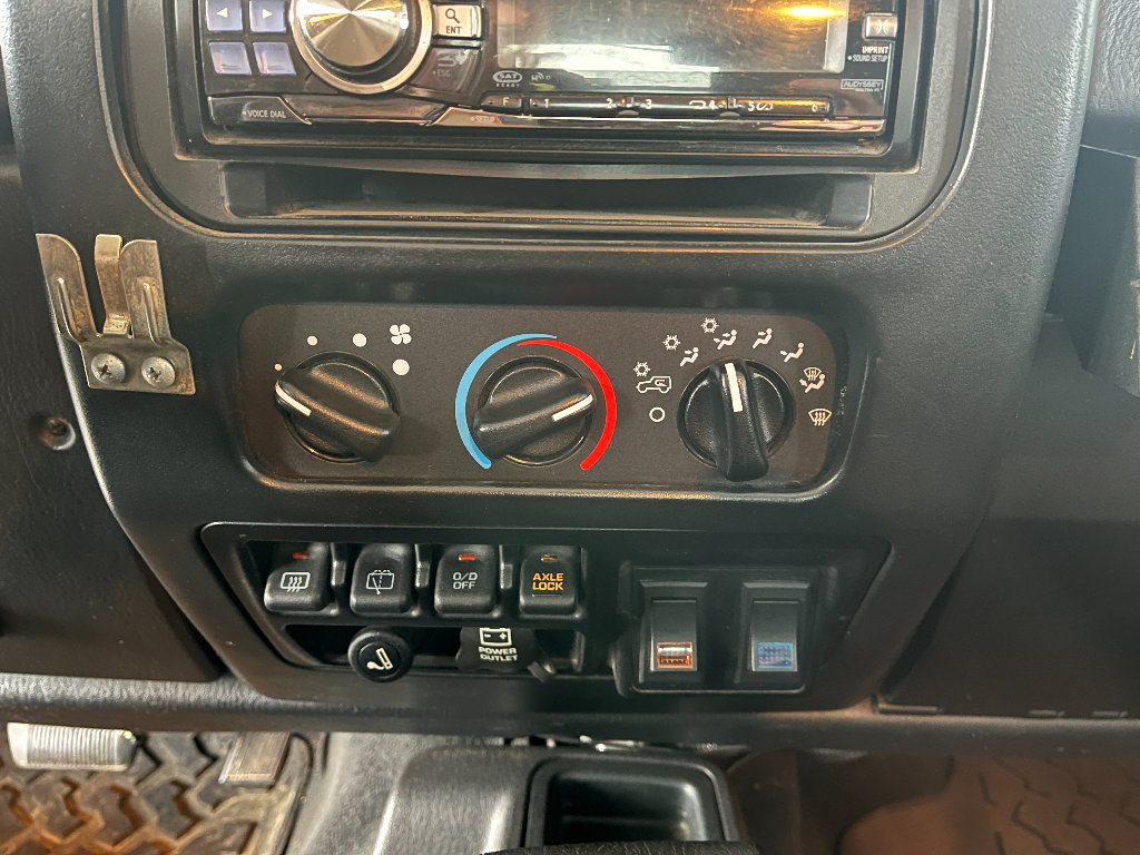 Used 2004 Jeep Wrangler Rubicon w/ Dual Top Group image 20