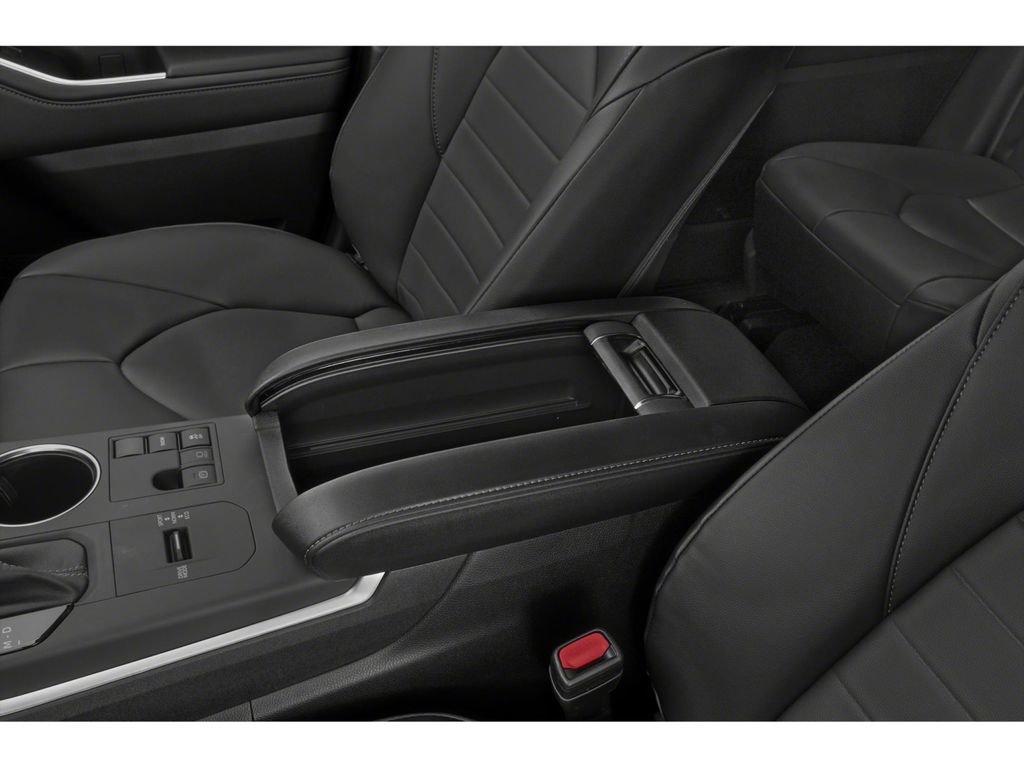 Used 2023 Toyota Highlander XLE image 12